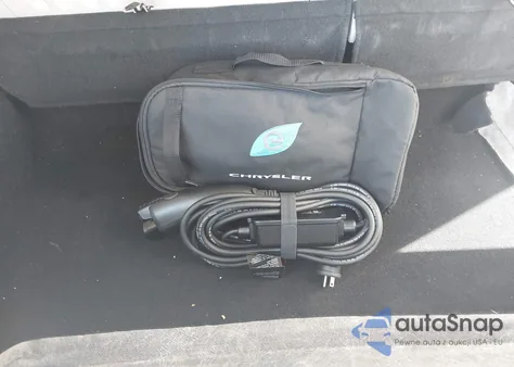 2018 Chrysler Pacifica Hybrid Touring Plus z USA, uszkodzony, nr VIN 2C4RC1H72JR332972